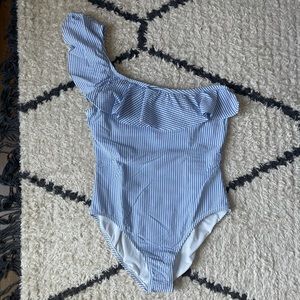One-shoulder one piece bathing suit